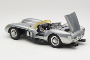 Ferrari Testa Rossa Chrome Silver Hot Wheels 1:18 25737 Kov – obrázek 5 z 8