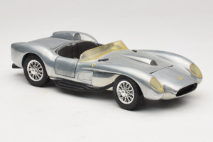Ferrari Testa Rossa Chrome Silver Hot Wheels 1:18 25737 Kov – obrázek 6 z 8