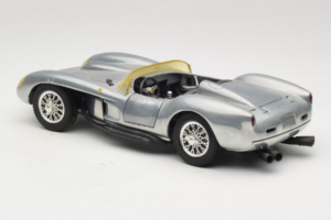 Ferrari Testa Rossa Chrome Silver Hot Wheels 1:18 25737 Kov – obrázek 7 z 8