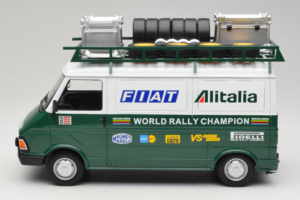 Fiat 242 Alitalia Rally Team Assistance With Trailer 1978 IXO 1:18 18CMC027WX Kov – obrázek 4 z 7