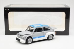 Fiat Abarth 1000 TCR Matná Šedá Modré Pruhy AUTOart 1:18 72642 Kov – obrázek 8 z 8