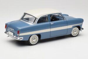 Ford Taunus 12M P2 Modrý Pruhy Revell 1:18 08880-M1 Kov – obrázek 3 z 8