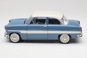 Ford Taunus 12M P2 Modrý Pruhy Revell 1:18 08880-M1 Kov – obrázek 4 z 8