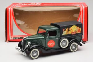Ford Bache Coca-Cola Solido 1:18 9513 Kov – obrázek 8 z 8