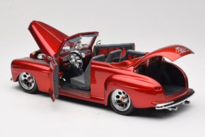 Ford Cabriolet Red Metallic Road Signature 1:18 30028 Kov – obrázek 5 z 8