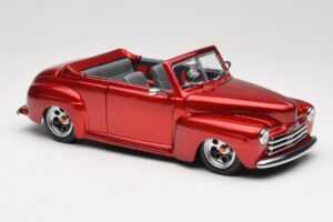 Ford Cabriolet Red Metallic Road Signature 1:18 30028 Kov – obrázek 6 z 8