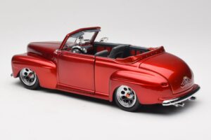 Ford Cabriolet Red Metallic Road Signature 1:18 30028 Kov – obrázek 7 z 8