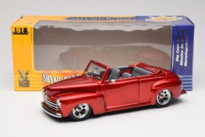 Ford Cabriolet Red Metallic Road Signature 1:18 30028 Kov – obrázek 8 z 8