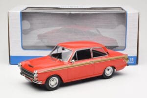 Ford Cortina Lotus Red & Gold Stripe MCG 1:18 MCG18532 Kov – obrázek 6 z 6