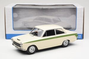 Ford Cortina Lotus White & Green Stripe MCG 1:18 MCG18434 Kov – obrázek 6 z 6