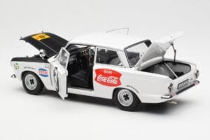 Ford Cortina Mk1 #3 P. Hughes / B. Young African Safari Rally 1964 AUTOart 1:18 86428 Kov – obrázek 5 z 8