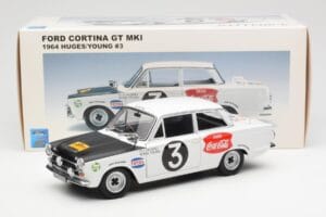 Ford Cortina Mk1 #3 P. Hughes / B. Young African Safari Rally 1964 AUTOart 1:18 86428 Kov – obrázek 8 z 8
