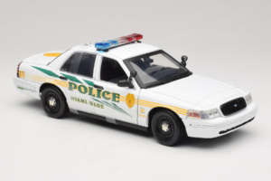 Ford Crown Victoria Police Interceptor CSI Miami GreenLight 1:18 13514 Kov – obrázek 4 z 6
