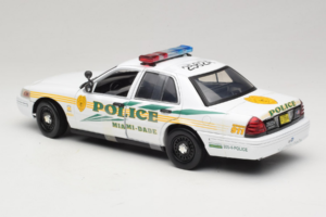 Ford Crown Victoria Police Interceptor CSI Miami GreenLight 1:18 13514 Kov – obrázek 5 z 6