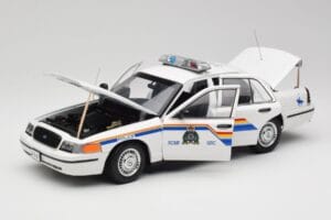Ford Crown Victoria RCMP Police Car AUTOart 1:18 72706 Kov – obrázek 2 z 8