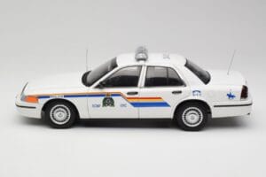 Ford Crown Victoria RCMP Police Car AUTOart 1:18 72706 Kov – obrázek 4 z 8