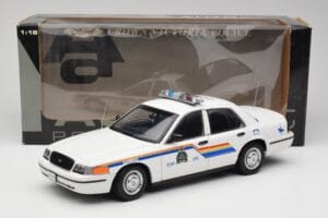 Ford Crown Victoria RCMP Police Car AUTOart 1:18 72706 Kov – obrázek 8 z 8