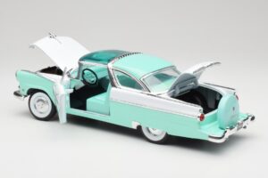 Ford Crown Victoria Seafoam Zelený & Bílý Road Legends 1:18 92138 Kov – obrázek 4 z 7