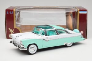 Ford Crown Victoria Seafoam Zelený & Bílý Road Legends 1:18 92138 Kov – obrázek 7 z 7