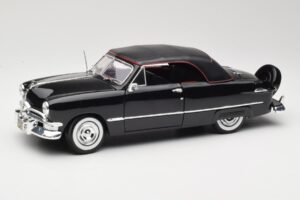 Ford Deluxe Kabriolet Černý Maisto 1:18 31681 Kov