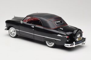 Ford Deluxe Kabriolet Černý Maisto 1:18 31681 Kov – obrázek 7 z 8