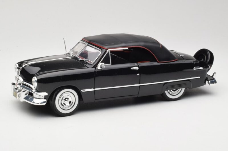 Ford Deluxe Kabriolet Černý Maisto 1:18 31681 Kov
