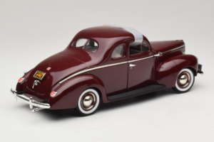 Ford Deluxe Coupe Tmavě Červený ERTL 1:18 7936 Kov – obrázek 3 z 7