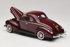 Ford Deluxe Coupe Tmavě Červený ERTL 1:18 7936 Kov – obrázek 5 z 7