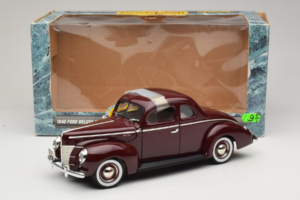Ford Deluxe Coupe Tmavě Červený ERTL 1:18 7936 Kov – obrázek 7 z 7