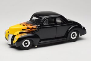 Ford Deluxe Hot Rod Černý Universal Hobbies 1:18 6002 Kov