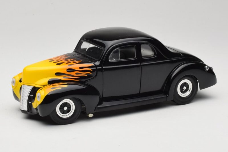 Ford Deluxe Hot Rod Černý Universal Hobbies 1:18 6002 Kov