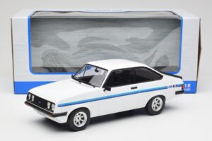 Ford Escort Mk2 RS 2000 Bílý MCG 1:18 MCG18439 Kov – obrázek 6 z 6
