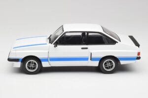Ford Escort Mk2 RS 2000 X-Pack Diamond Bílý & Modrý Stripe MCG 1:18 MCG18350 Kov – obrázek 3 z 6
