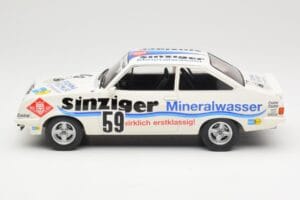 Ford Escort Mk2 RS2000 #59 H. Heyer / A. Hahne / K. Ludwig 24 Hours Nürburgring 1982 MCG 1:18 MCG18438R Kov – obrázek 3 z 6