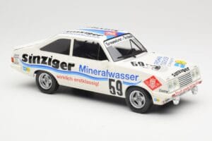 Ford Escort Mk2 RS2000 #59 H. Heyer / A. Hahne / K. Ludwig 24 Hours Nürburgring 1982 MCG 1:18 MCG18438R Kov – obrázek 4 z 6