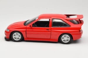 Ford Escort Mk5 RS Cosworth Červený UT Models 1:18 180082102 Kov – obrázek 4 z 8