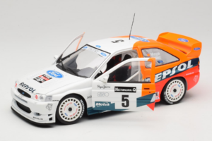 Ford Escort RS Cosworth Repsol #5 C. Sainz / L. Moya RAC Rally 1997 UT Models 1:18 39750 Kov – obrázek 2 z 8