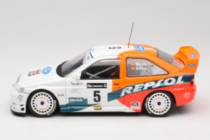 Ford Escort RS Cosworth Repsol #5 C. Sainz / L. Moya RAC Rally 1997 UT Models 1:18 39750 Kov – obrázek 4 z 8