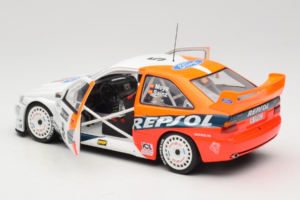 Ford Escort RS Cosworth Repsol #5 C. Sainz / L. Moya RAC Rally 1997 UT Models 1:18 39750 Kov – obrázek 5 z 8