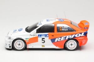 Ford Escort WRC #5 C. Sainz / L. Moya Winner Acropolis Rally 1997 IXO 1:18 18RMC172A Kov – obrázek 3 z 6