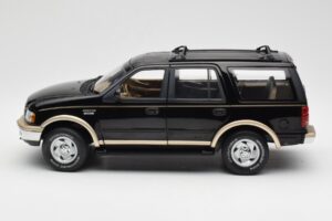 Ford Expedition Eddie Bauer Černý UT Models 1:18 22710 Kov – obrázek 5 z 7