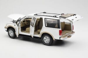 Ford Expedition Eddie Bauer Bílý UT Models 1:18 22712 Kov – obrázek 5 z 8