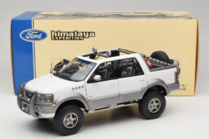 Ford Expedition Himalaya White AUTOart 1:18 72781 Kov – obrázek 8 z 8