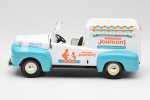 Ford F-1 Howard Johnson's Ice Cream Road Signature 1:18 92229 Kov – obrázek 3 z 6