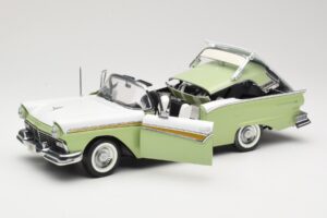 Ford Fairlane Skyliner Zelený & Bílý Sun Star 1:18 FORD003 Kov – obrázek 2 z 9