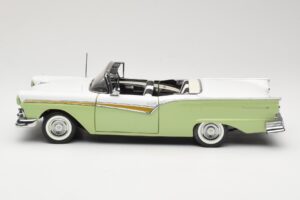 Ford Fairlane Skyliner Zelený & Bílý Sun Star 1:18 FORD003 Kov – obrázek 5 z 9