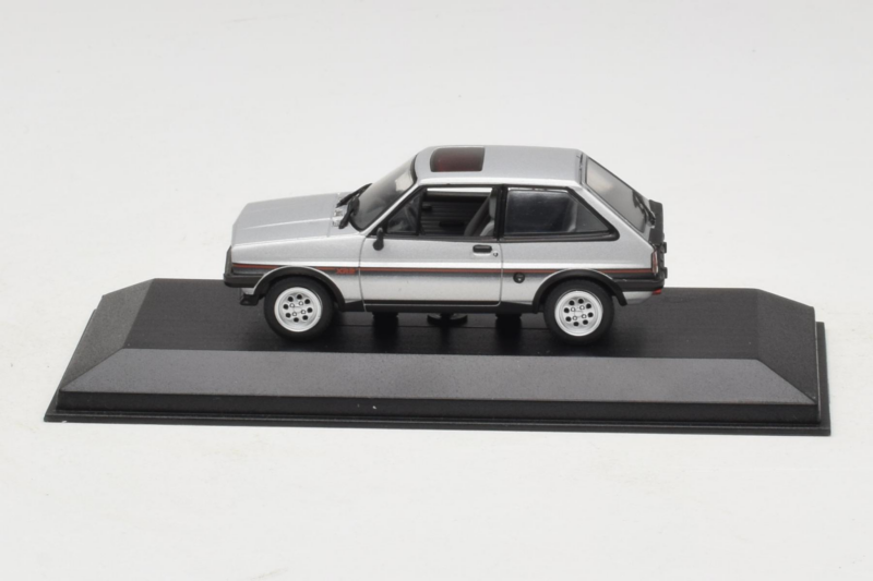 Ford Fiesta XR2 Stříbrný Minichamps 1:43 400085160 Kov