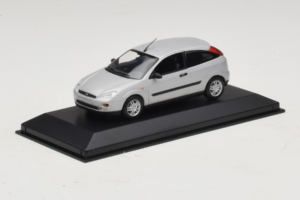Ford Focus Mk1 3-Door Stříbrný Minichamps 1:43 FOCUS005 Kov – obrázek 2 z 5