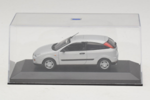 Ford Focus Mk1 3-Door Stříbrný Minichamps 1:43 FOCUS005 Kov – obrázek 4 z 5