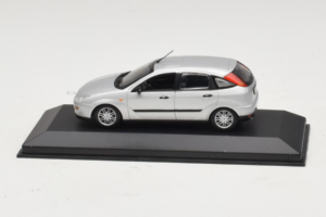 Ford Focus Mk1 Stříbrný Minichamps 1:43 FOCUS006 Kov